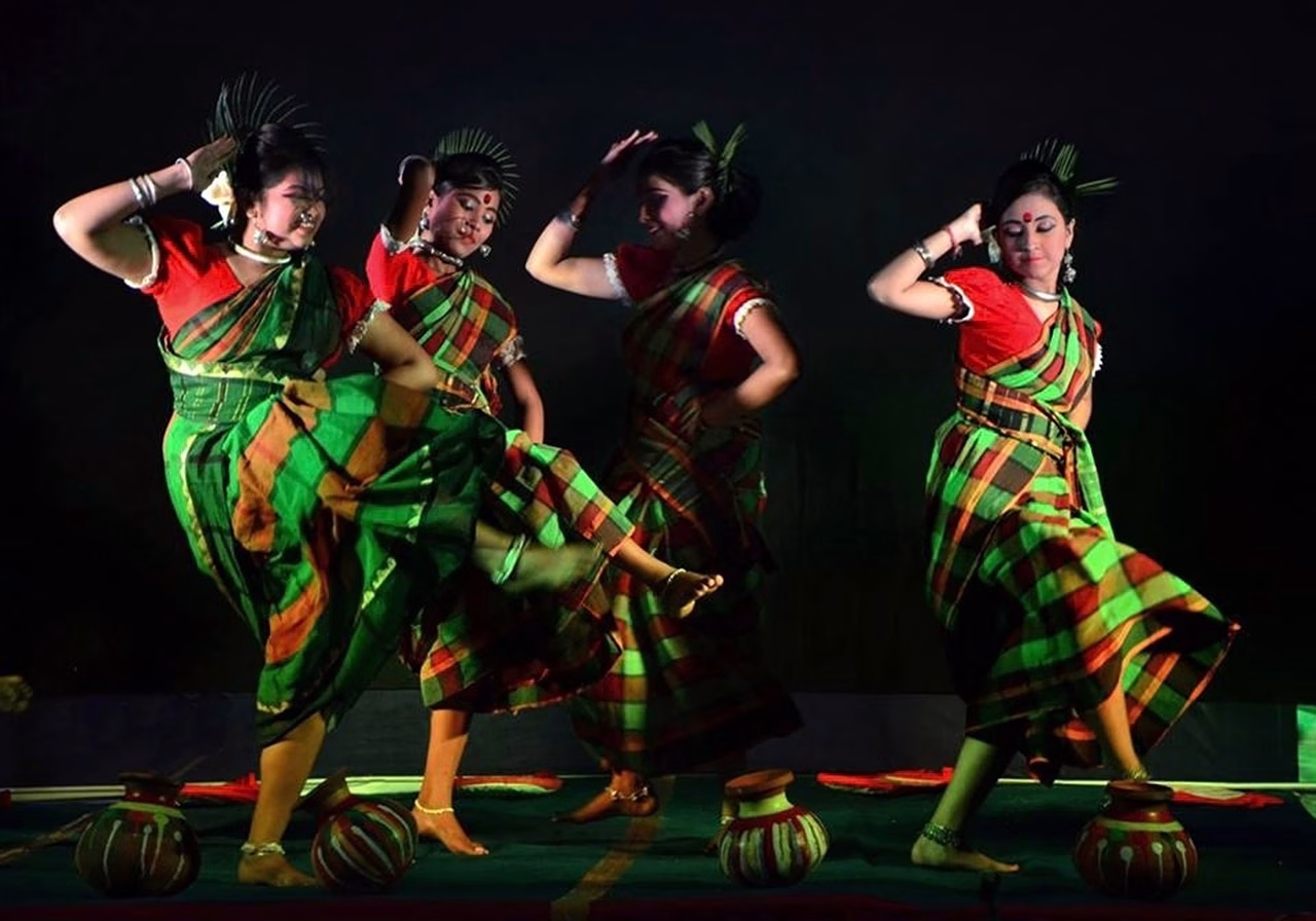 tarian perempuan India