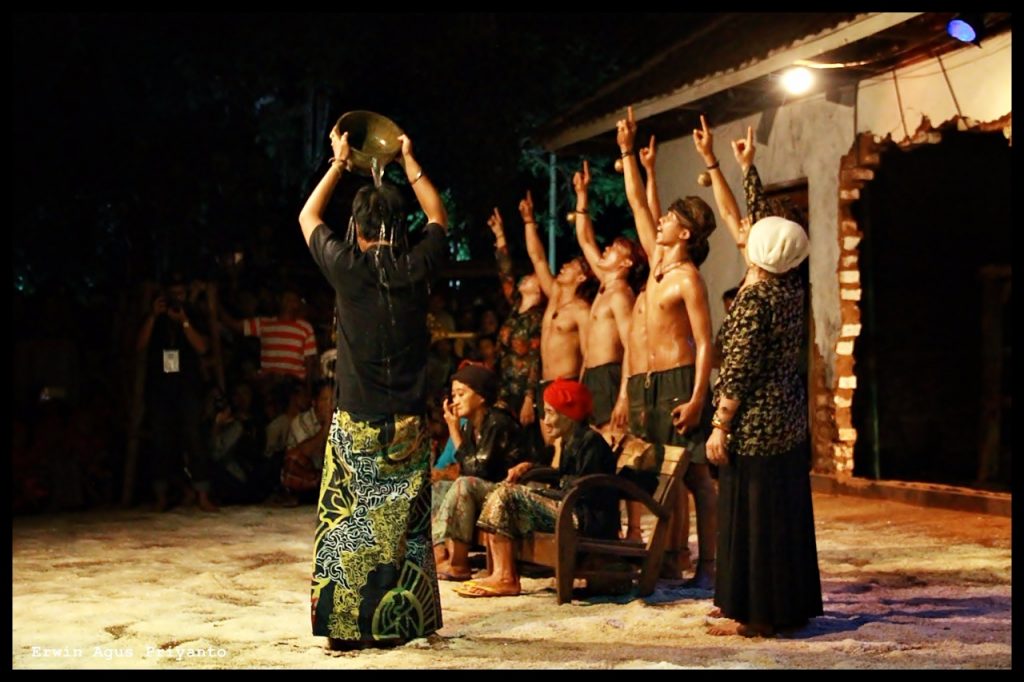 Tatengghun karya Anwari, Madura