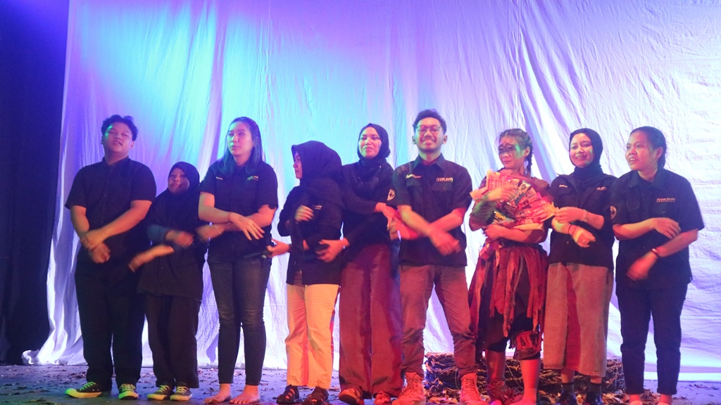 IMG 1702 | Kepuasan Estetis Saja Belum Cukup : Catatan atas monolog “Ibu Bumi” – Teater Hampa Indonesia di Universitas Negeri Malang