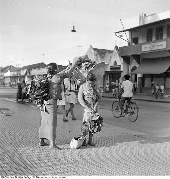 image004 1 | Situs Pasar dan Beban Urban-Domestik Di Gendongan Buruh Perempuan : Membaca “Ganda” karya Valentina Ambarwati di Lawatari Yogyakarta