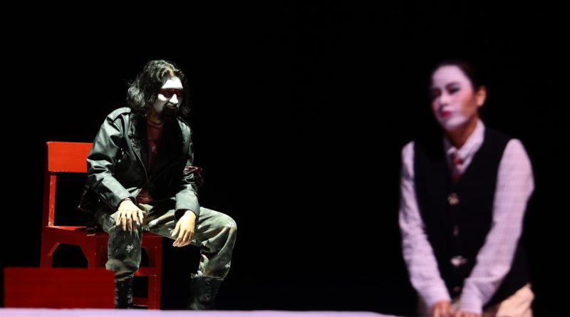 Masyarakat Teater : Makan Bersama Garuda