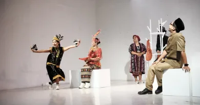 Teater Doku : Bajuku Bajumu - Bhinneka in Fashion karya Very Handayani